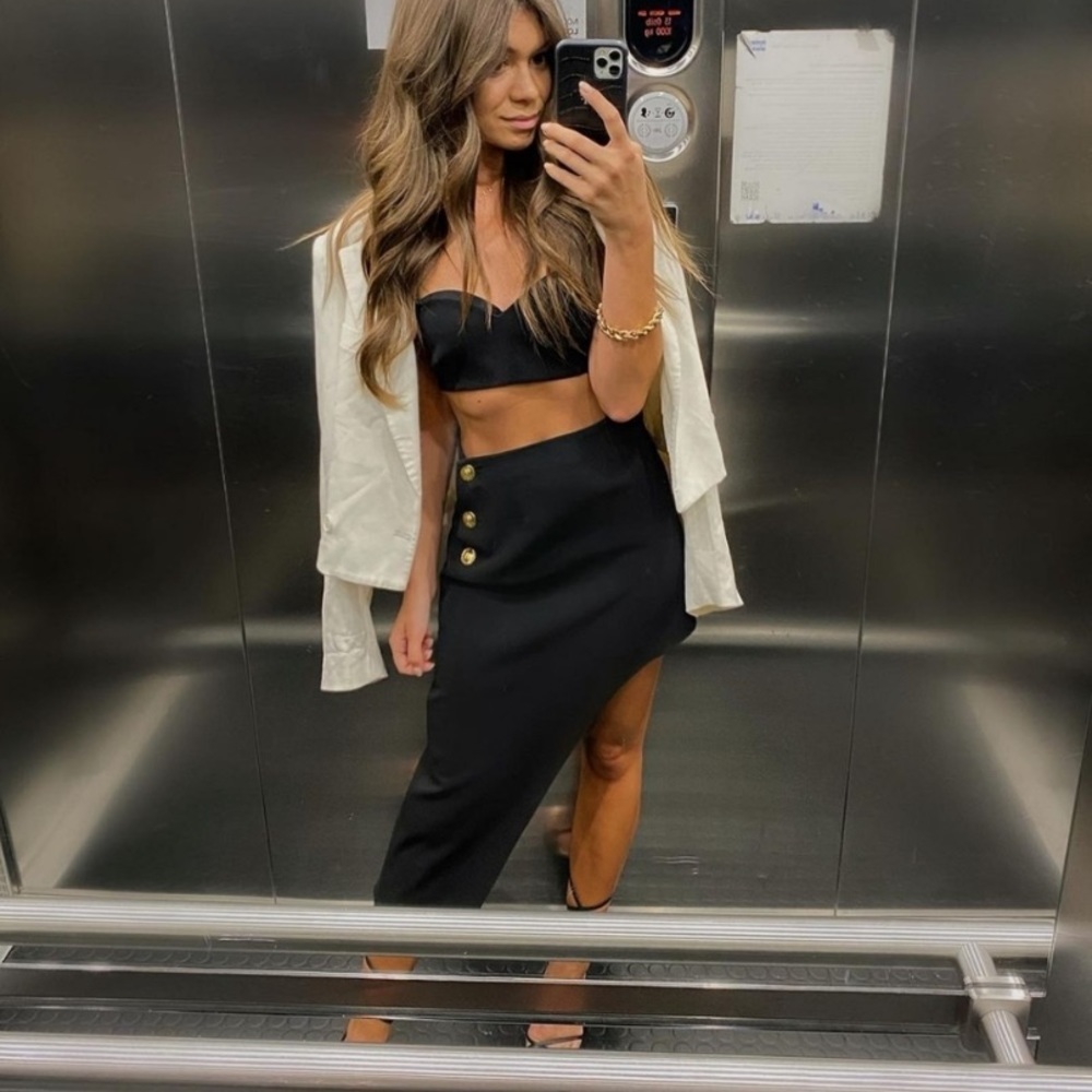 Zara bloggers favorite skirt